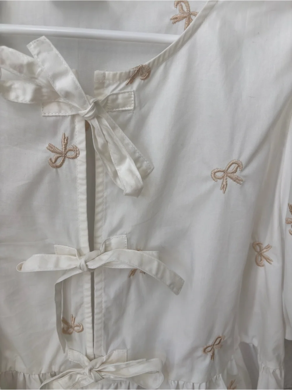Very J Bow Embroidery Peplum Top Women’s Large White Puff Sleeve - Picture 3 of 8